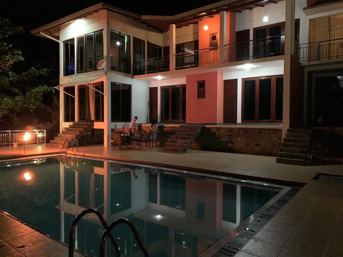 Lotus Villa Kandy 佩勒代尼耶 外观 照片